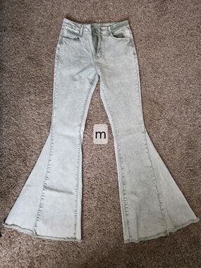Women’s Light Gray Flared Jeans